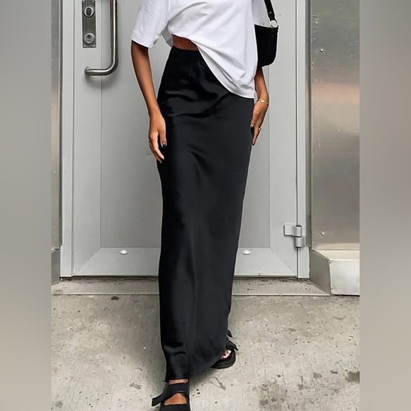 Commense maxi satin skirt - Picture 3 of 3